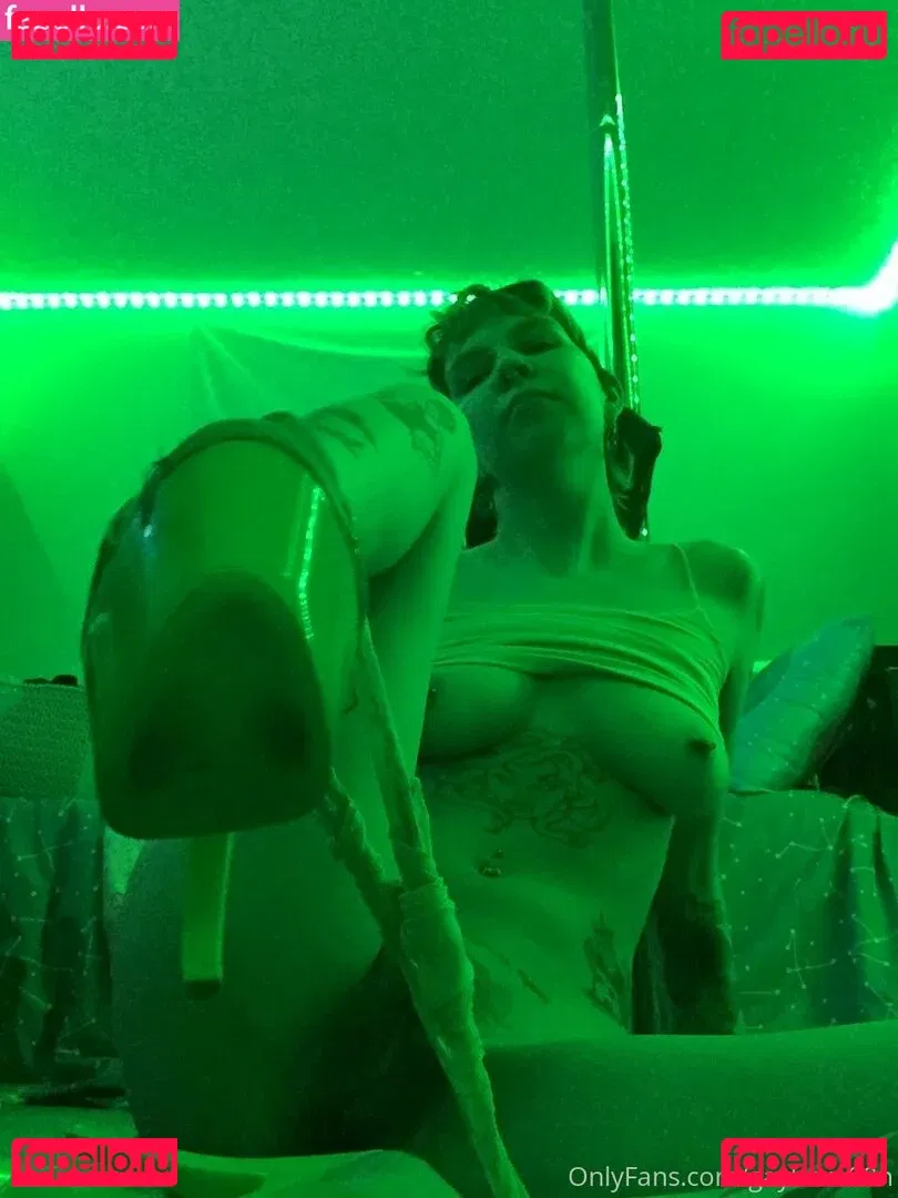 c0meonaileen Onlyfans Photo Gallery 