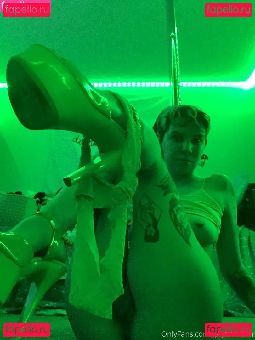 c0meonaileen Onlyfans Photo Gallery 