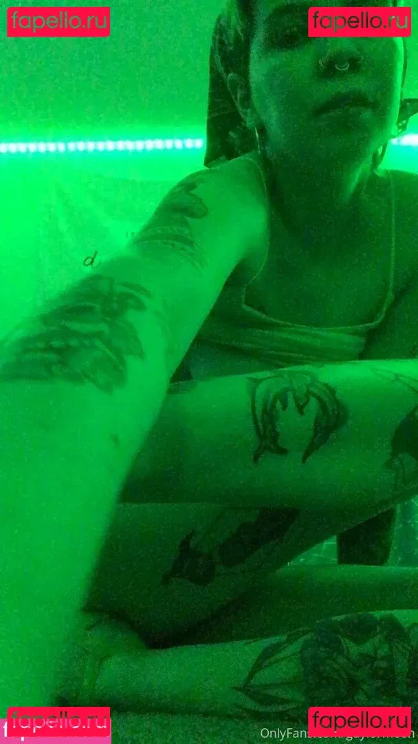 c0meonaileen Onlyfans Photo Gallery 