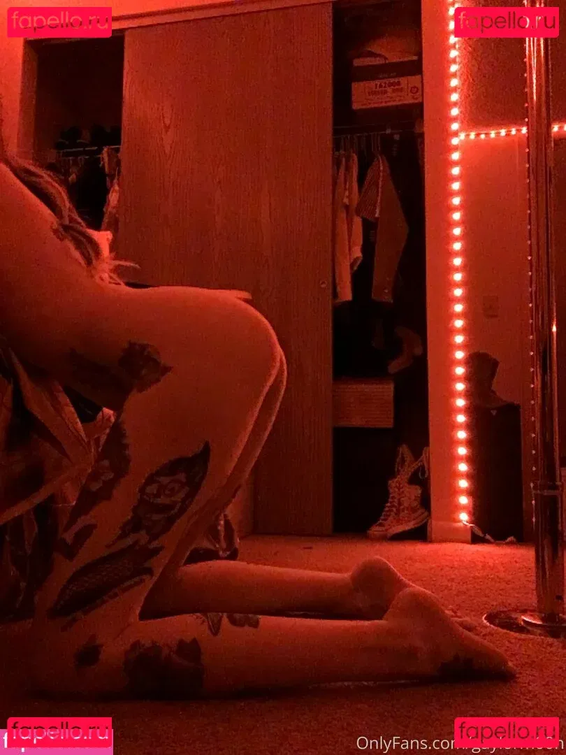 c0meonaileen Onlyfans Photo Gallery 