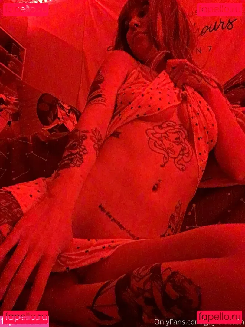 c0meonaileen Onlyfans Photo Gallery 