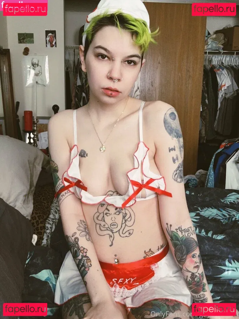 c0meonaileen Onlyfans Photo Gallery 