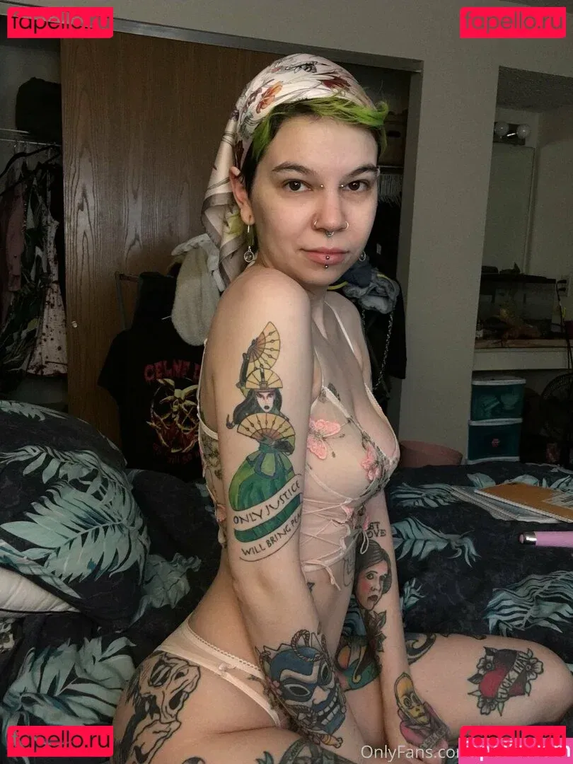 c0meonaileen Onlyfans Photo Gallery 