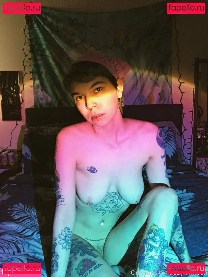 c0meonaileen Onlyfans Photo Gallery 