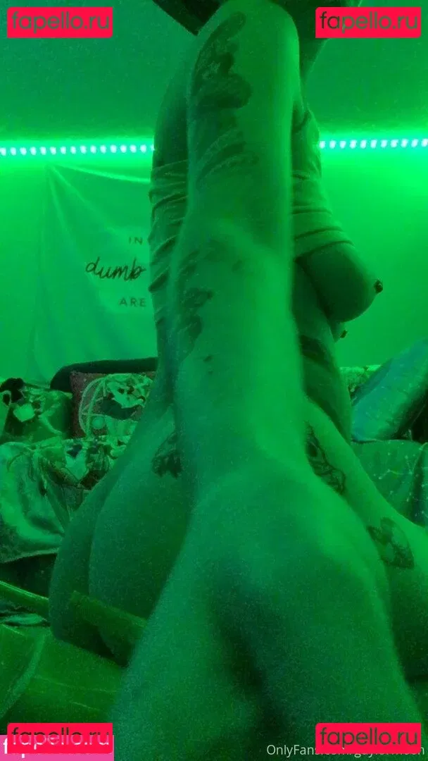 c0meonaileen Onlyfans Photo Gallery 