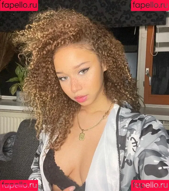 Chevelly Onlyfans Photo Gallery 
