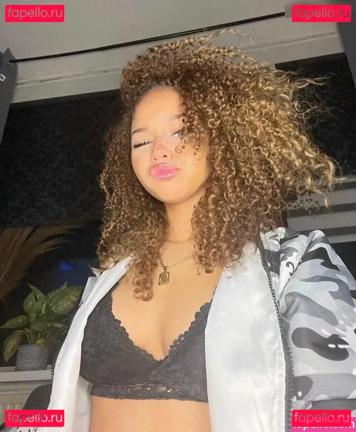 Chevelly Onlyfans Photo Gallery 