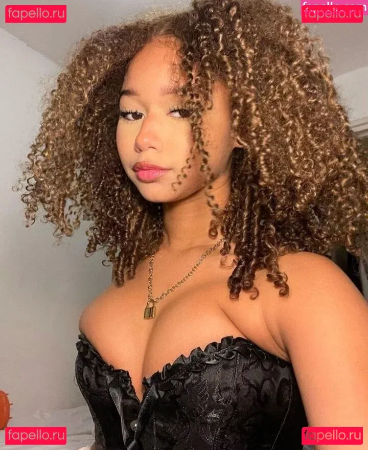 Chevelly Onlyfans Photo Gallery 