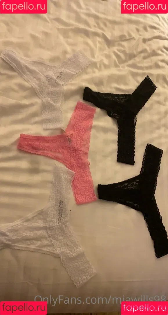 miawills98 Onlyfans Photo Gallery 
