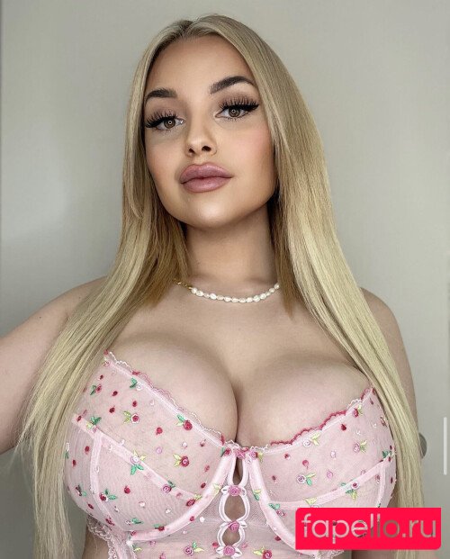 miawills98 Onlyfans Photo Gallery 