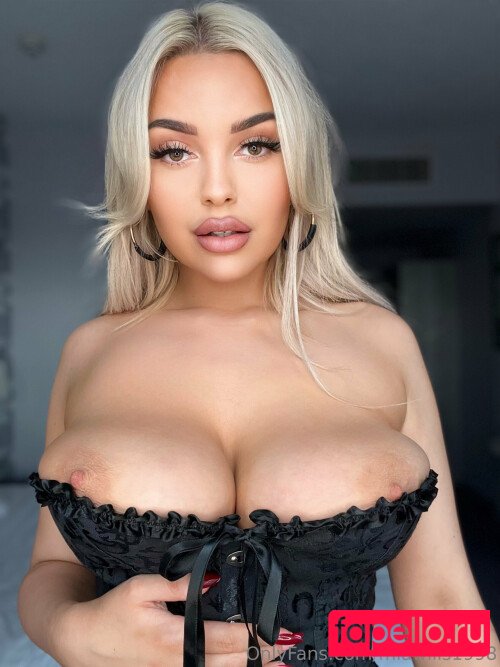 miawills98 Onlyfans Photo Gallery 