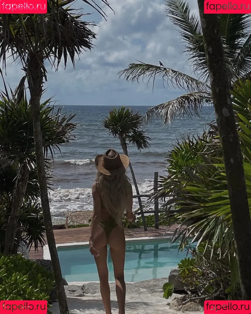 Delilah Hamlin Onlyfans Photo Gallery 