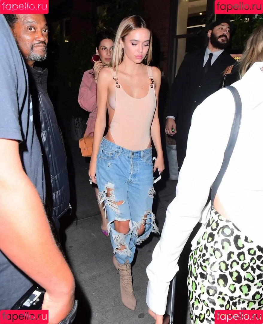 Delilah Hamlin Onlyfans Photo Gallery 