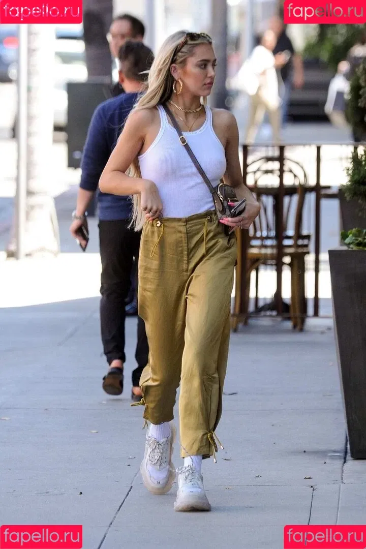 Delilah Hamlin Onlyfans Photo Gallery 