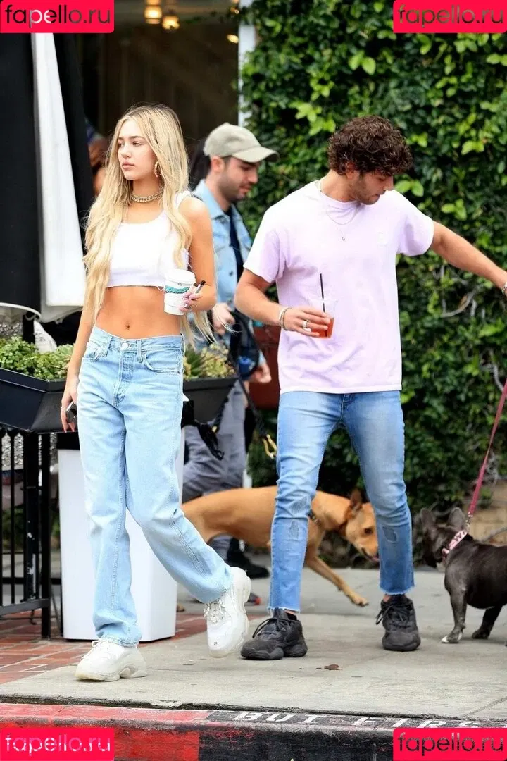 Delilah Hamlin Onlyfans Photo Gallery 
