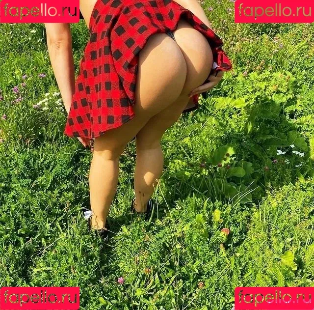 Estella_Walks Onlyfans Photo Gallery 