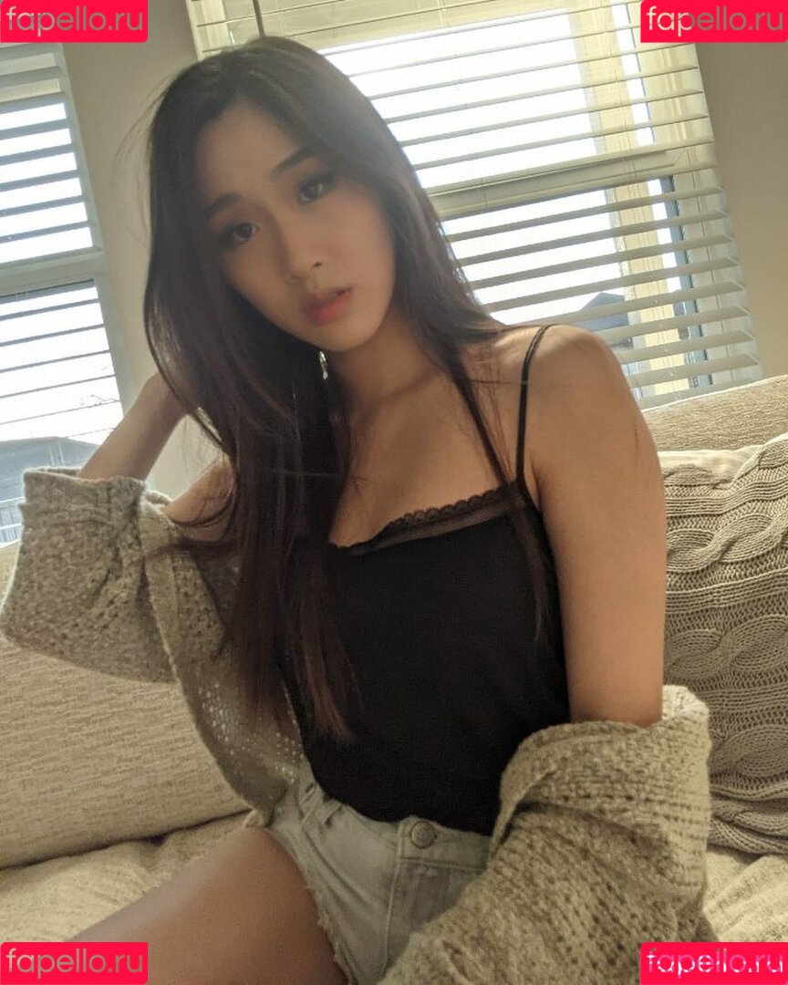 Yougelly Onlyfans Photo Gallery 