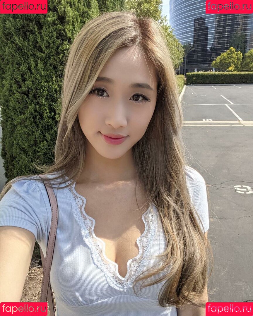 Yougelly Onlyfans Photo Gallery 