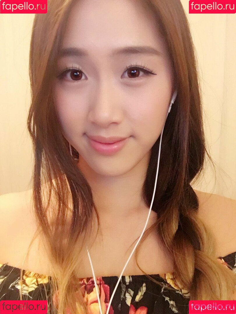 Yougelly Onlyfans Photo Gallery 