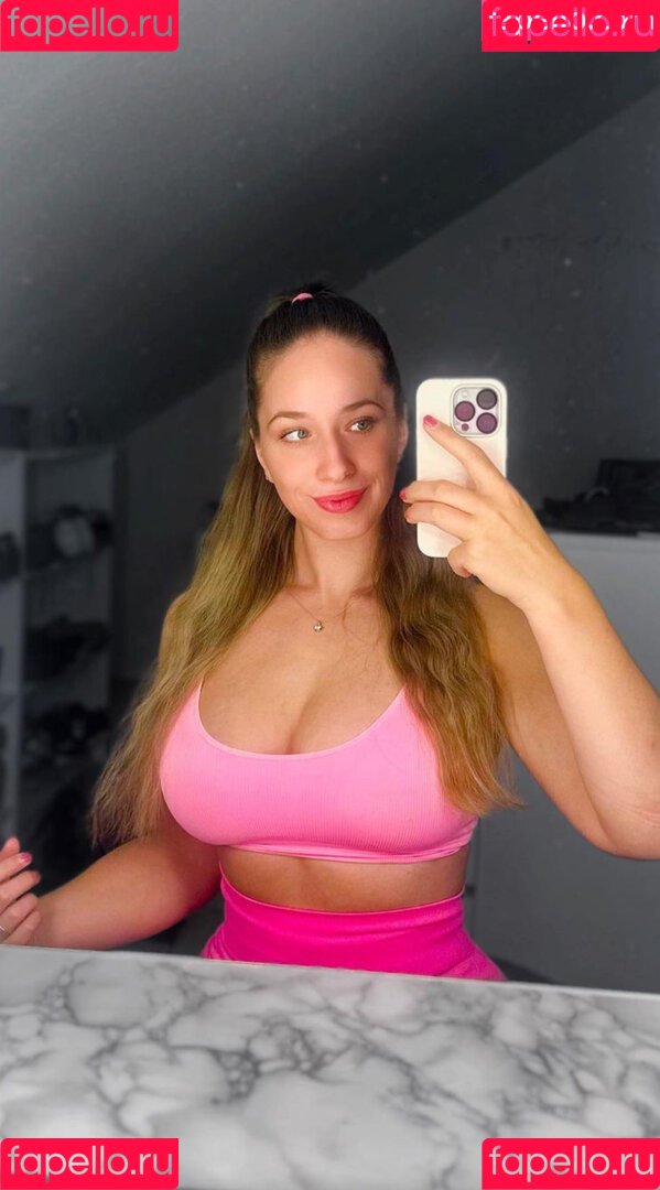 Doreen Zing Onlyfans Photo Gallery 