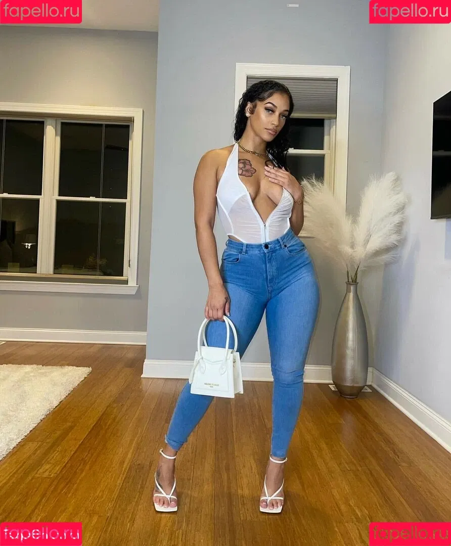 LovelyLesh Onlyfans Photo Gallery 