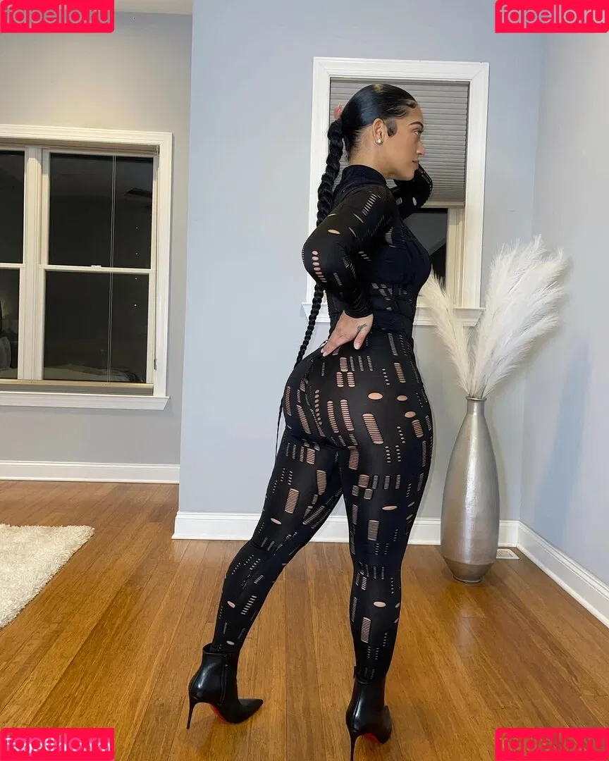 LovelyLesh Onlyfans Photo Gallery 