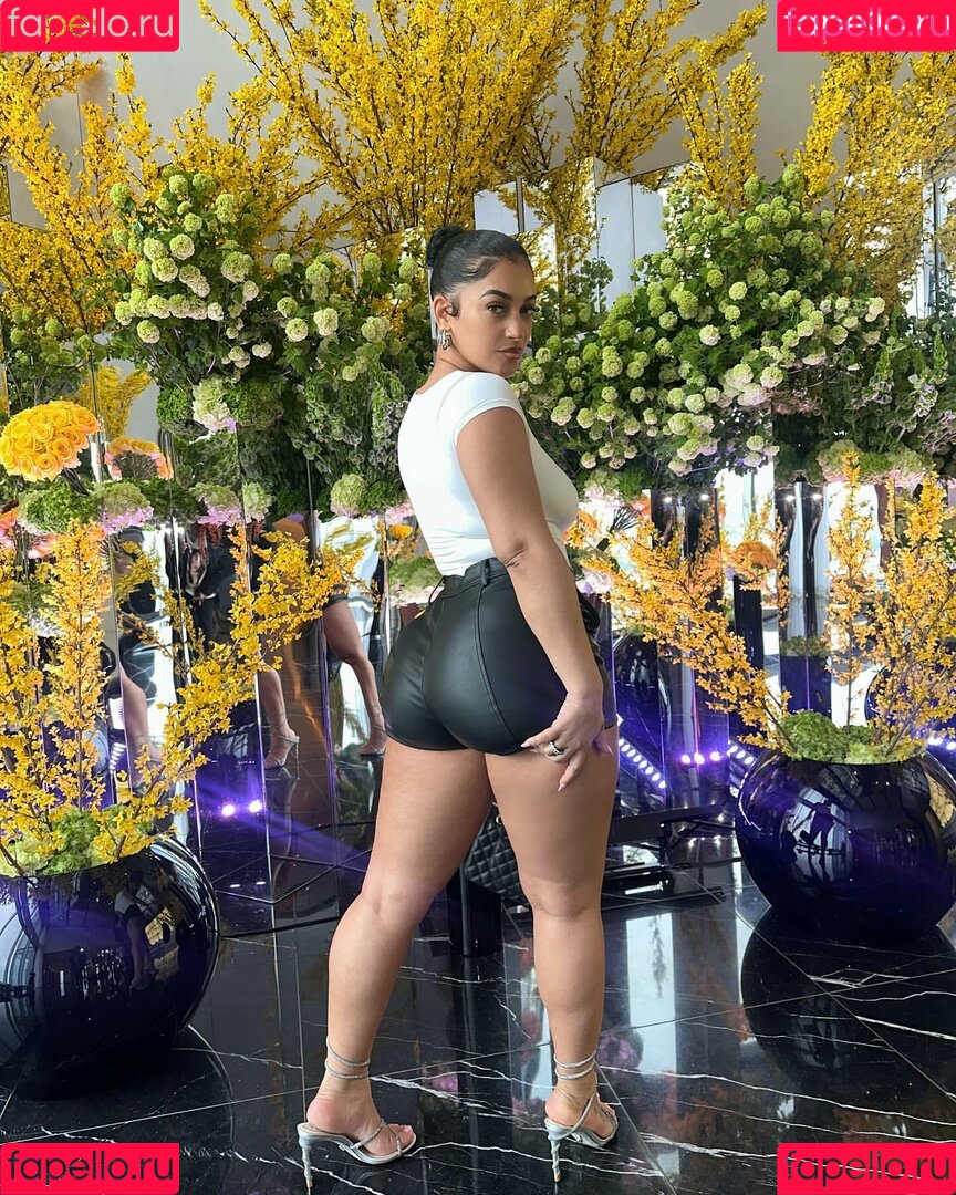 LovelyLesh Onlyfans Photo Gallery 