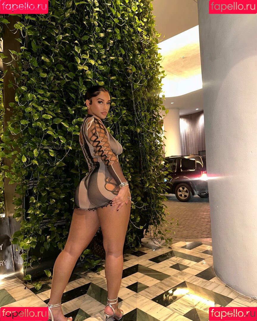 LovelyLesh Onlyfans Photo Gallery 