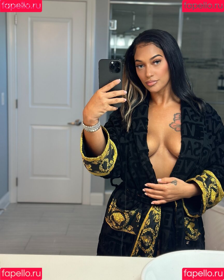 LovelyLesh Onlyfans Photo Gallery 