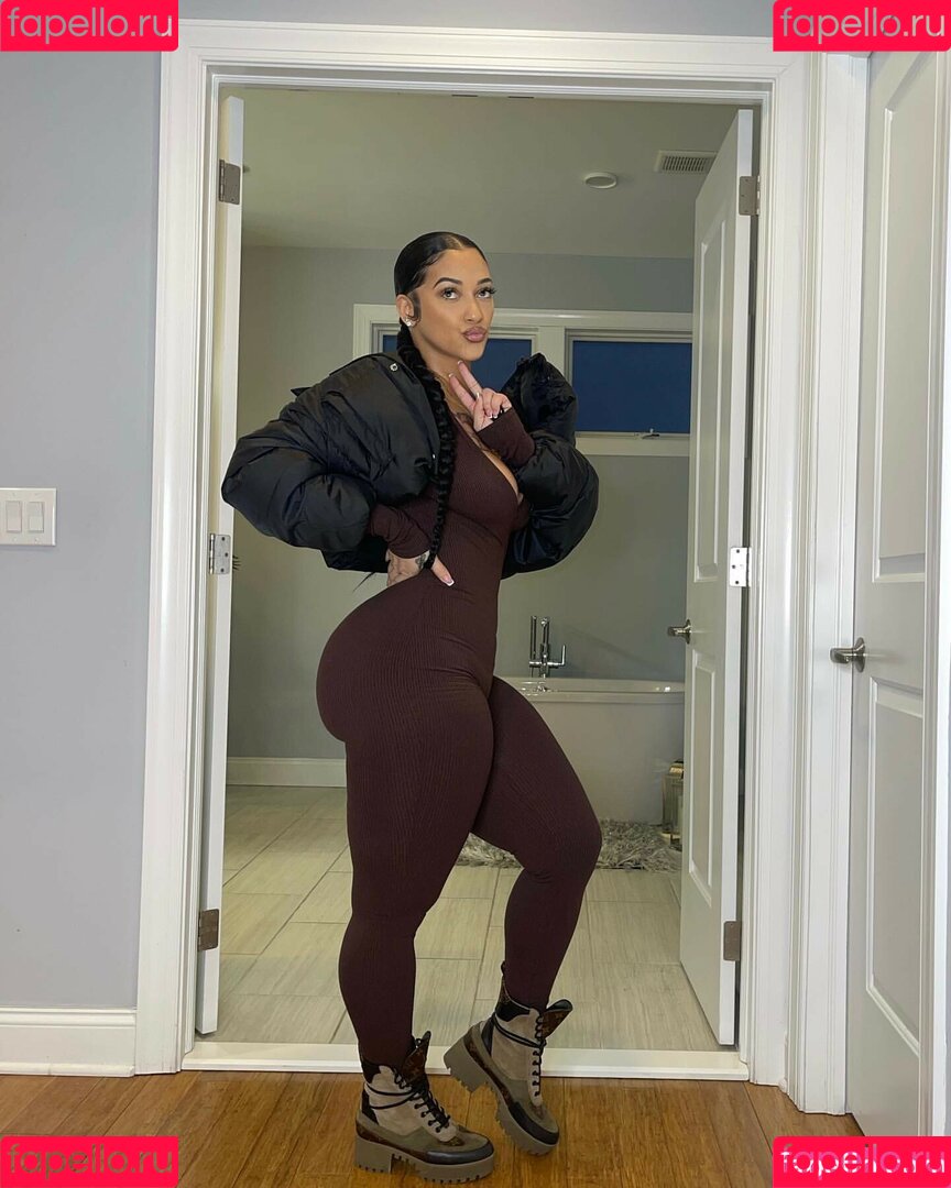 LovelyLesh Onlyfans Photo Gallery 