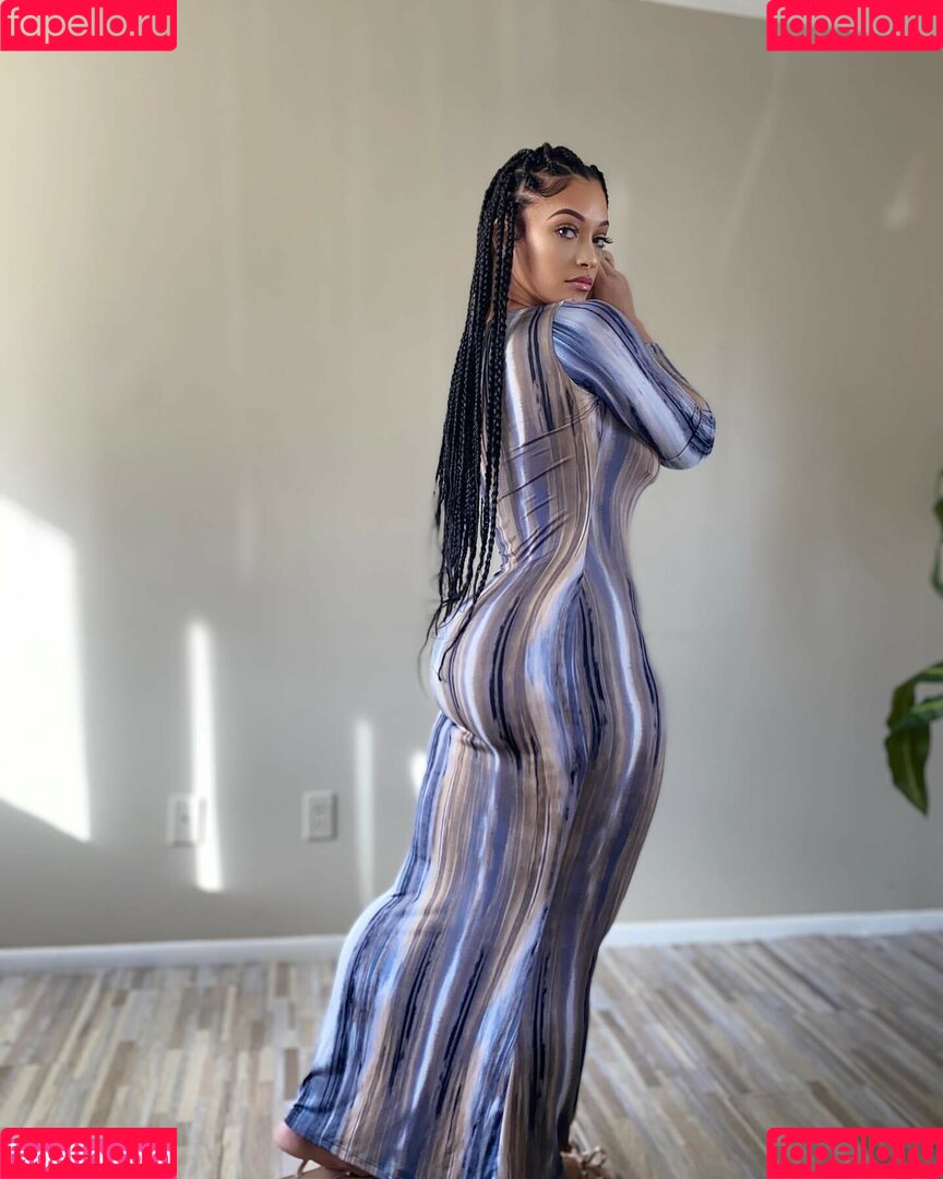 LovelyLesh Onlyfans Photo Gallery 