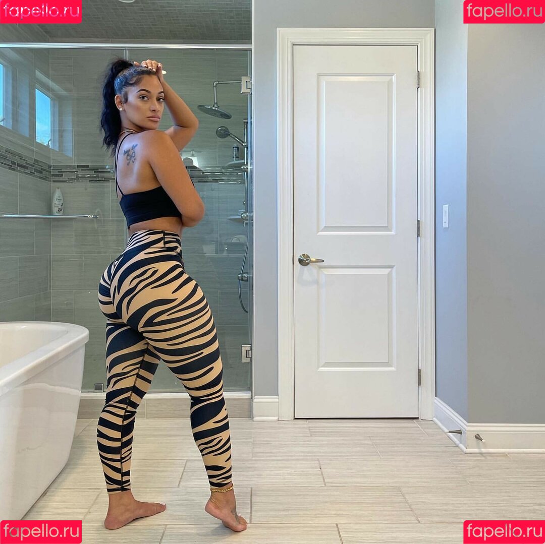 LovelyLesh Onlyfans Photo Gallery 