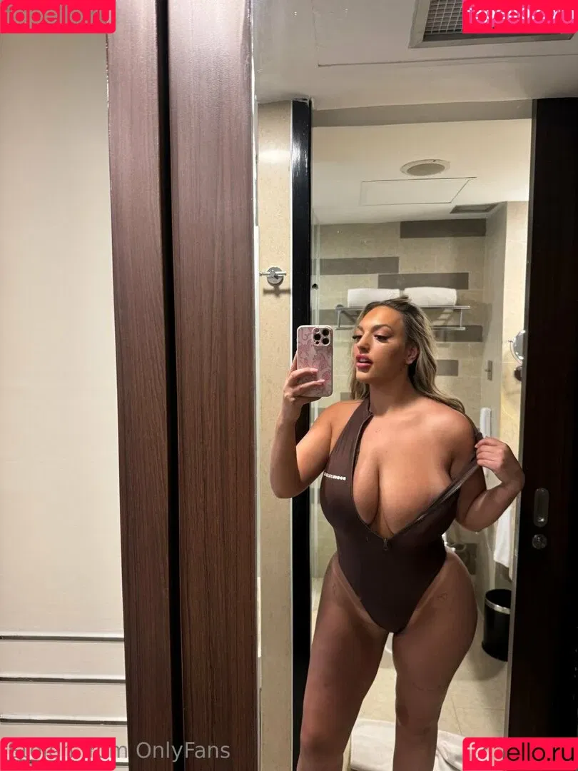 Alanna Pow Onlyfans Photo Gallery 