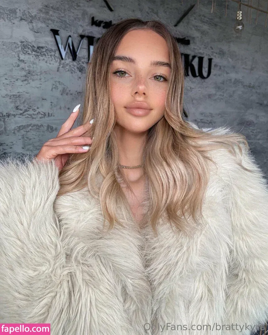 brattykyra Onlyfans Photo Gallery 