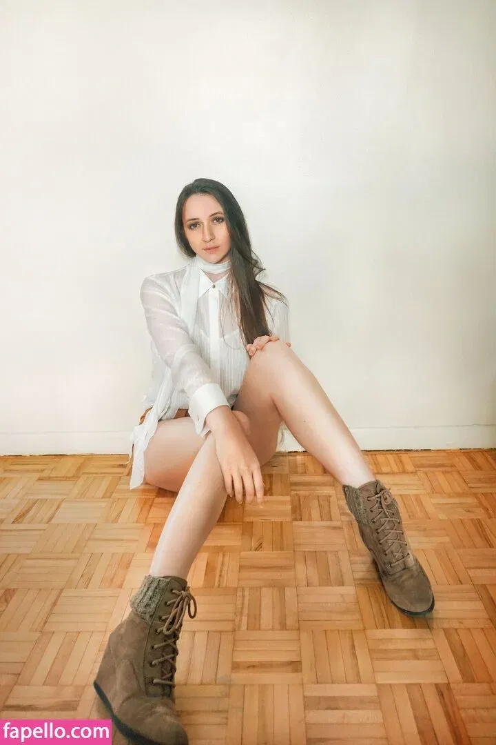 CrystAAHHL Onlyfans Photo Gallery 