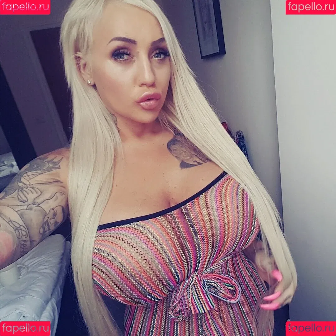 bigbustyblondeuk Onlyfans Photo Gallery 