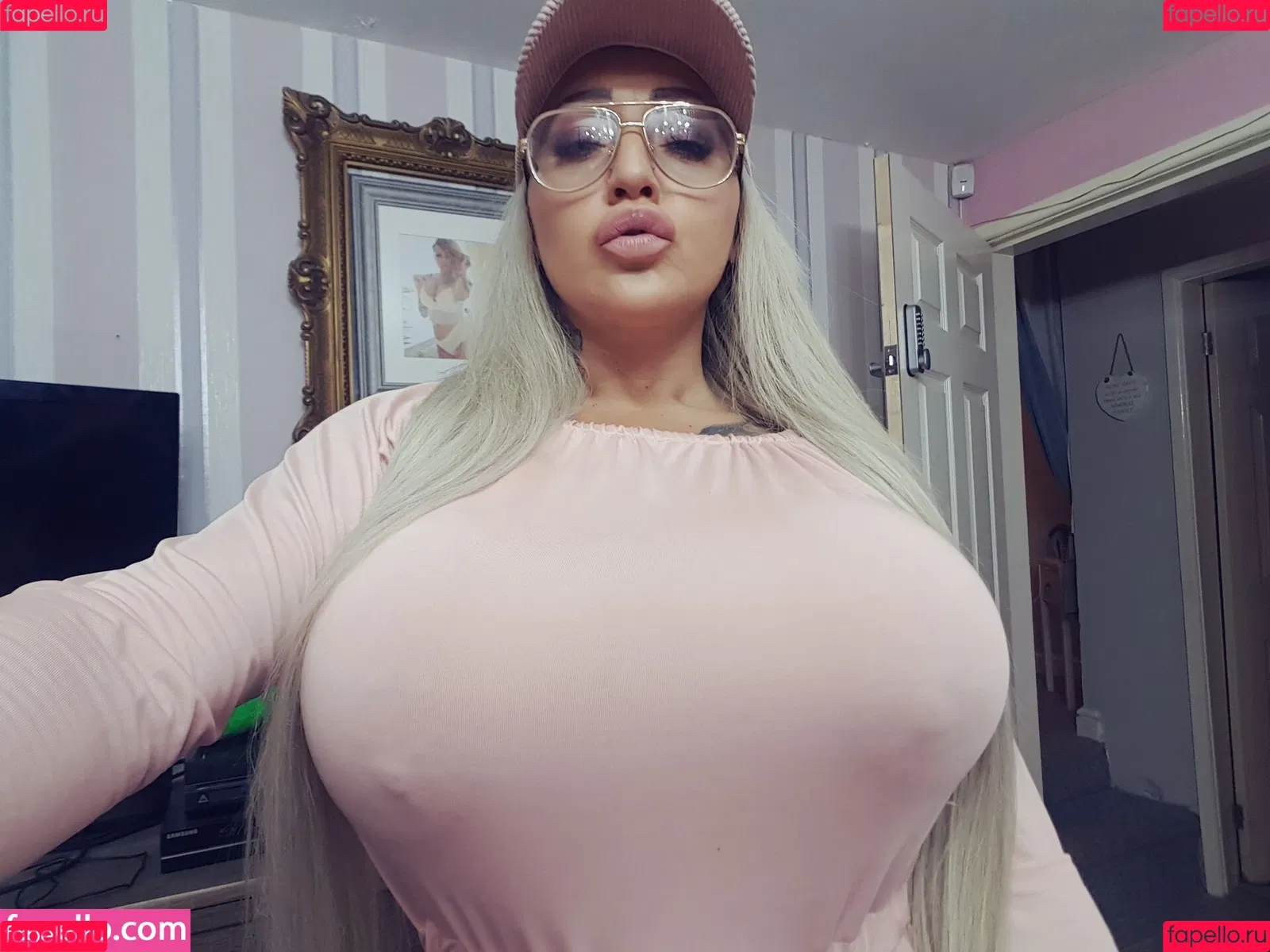 bigbustyblondeuk Onlyfans Photo Gallery 