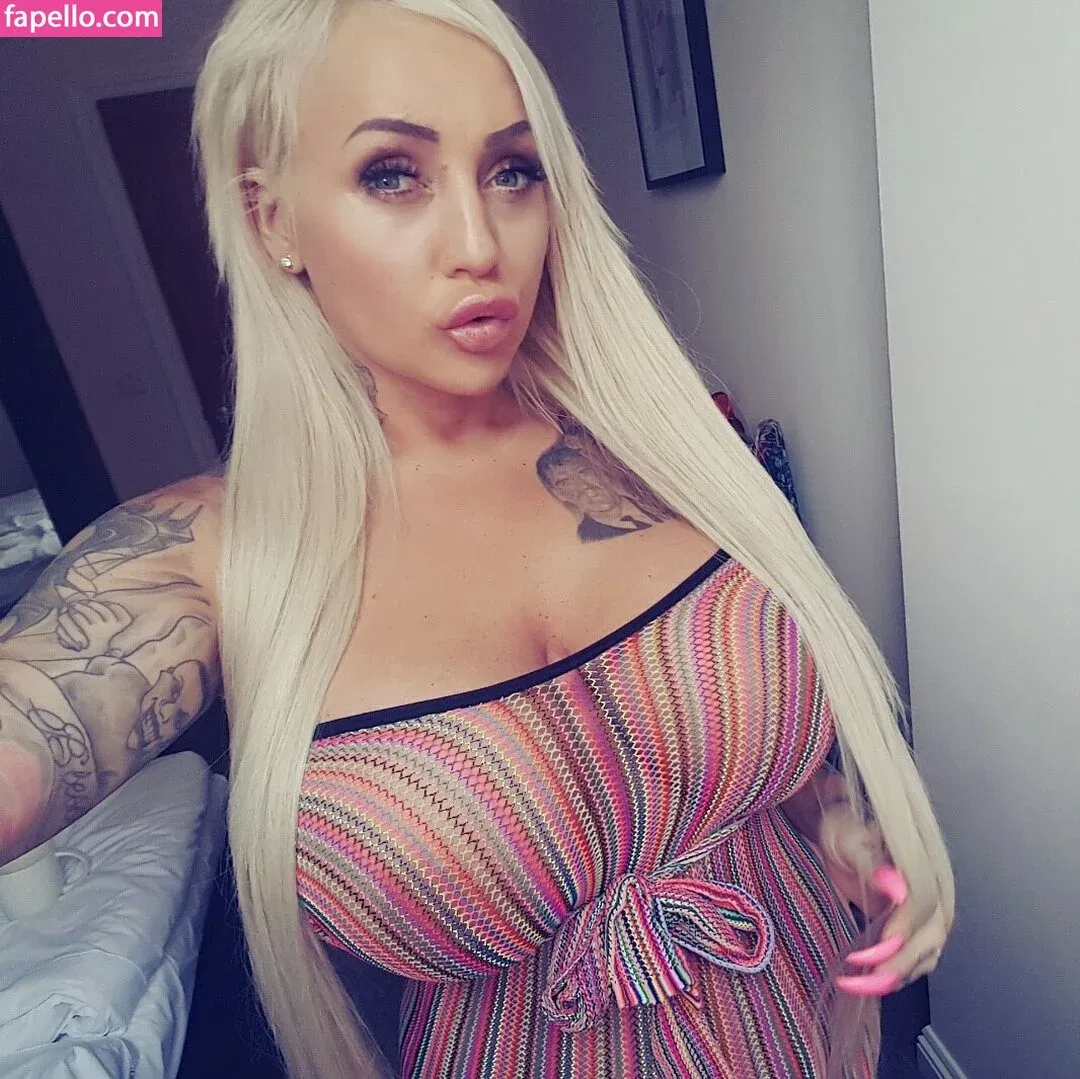 bigbustyblondeuk Onlyfans Photo Gallery 