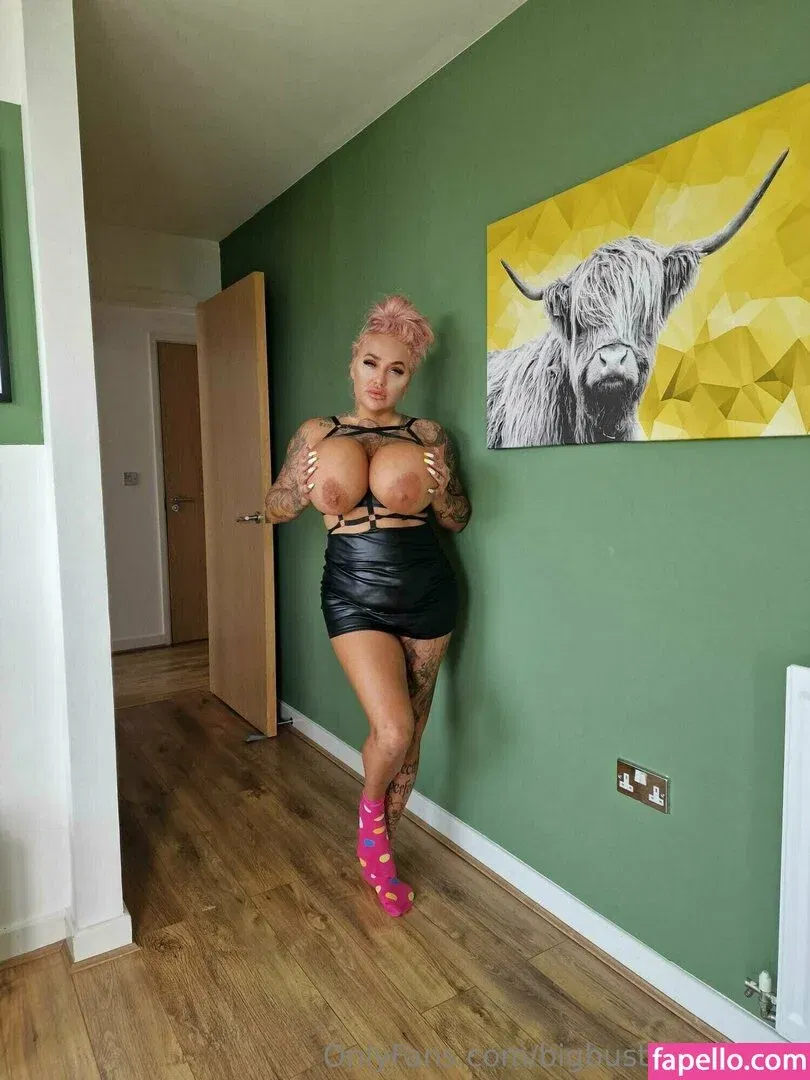 bigbustyblondeuk Onlyfans Photo Gallery 