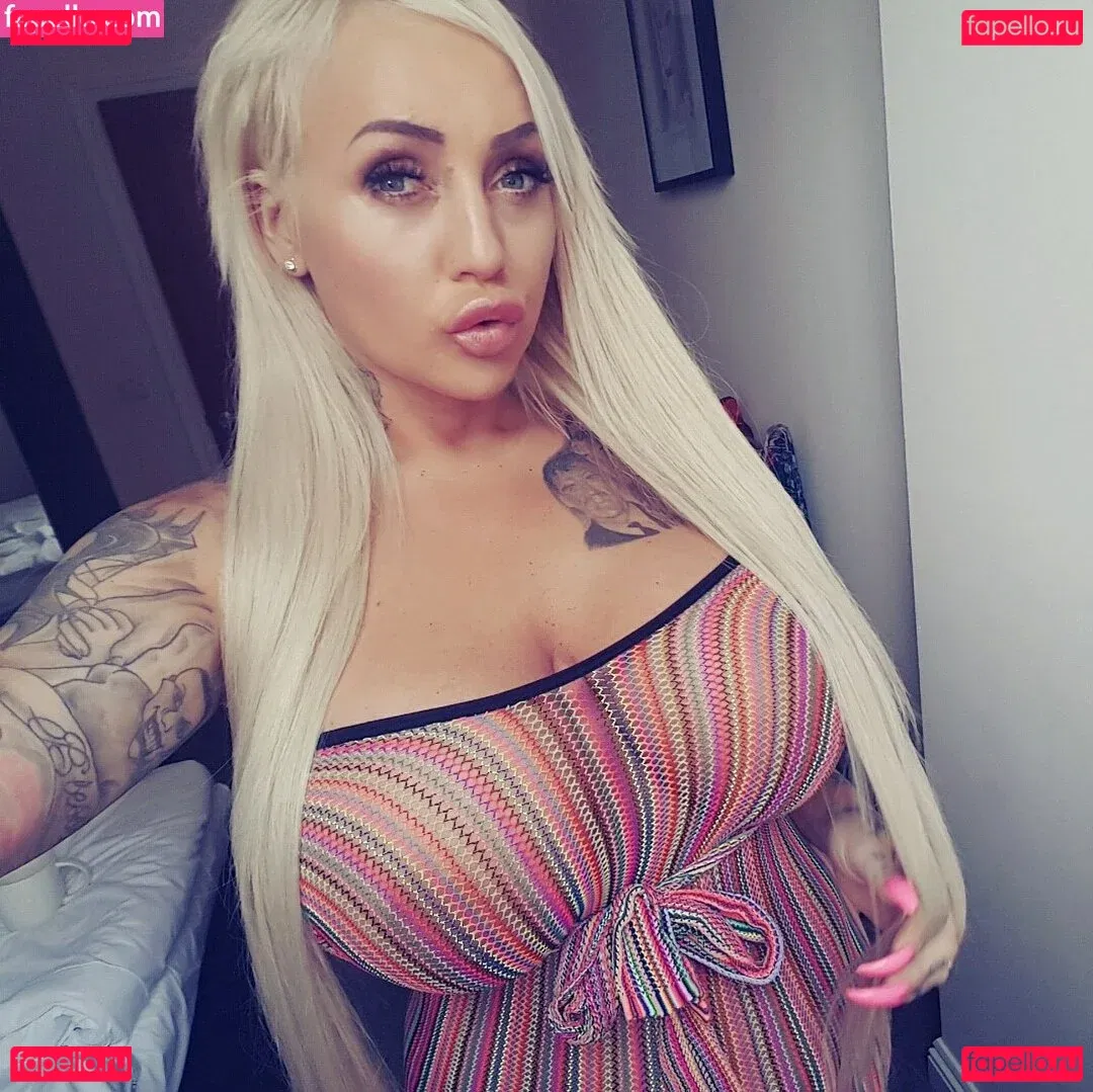 bigbustyblondeuk Onlyfans Photo Gallery 