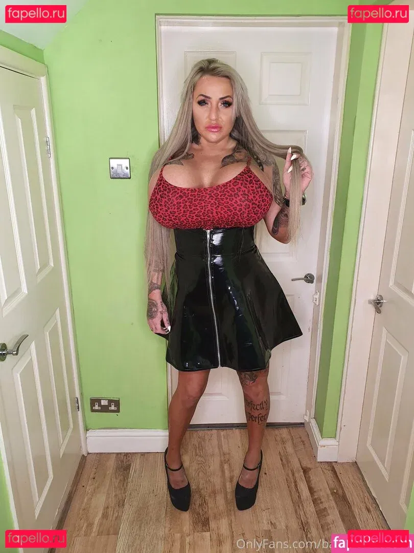 bigbustyblondeuk Onlyfans Photo Gallery 