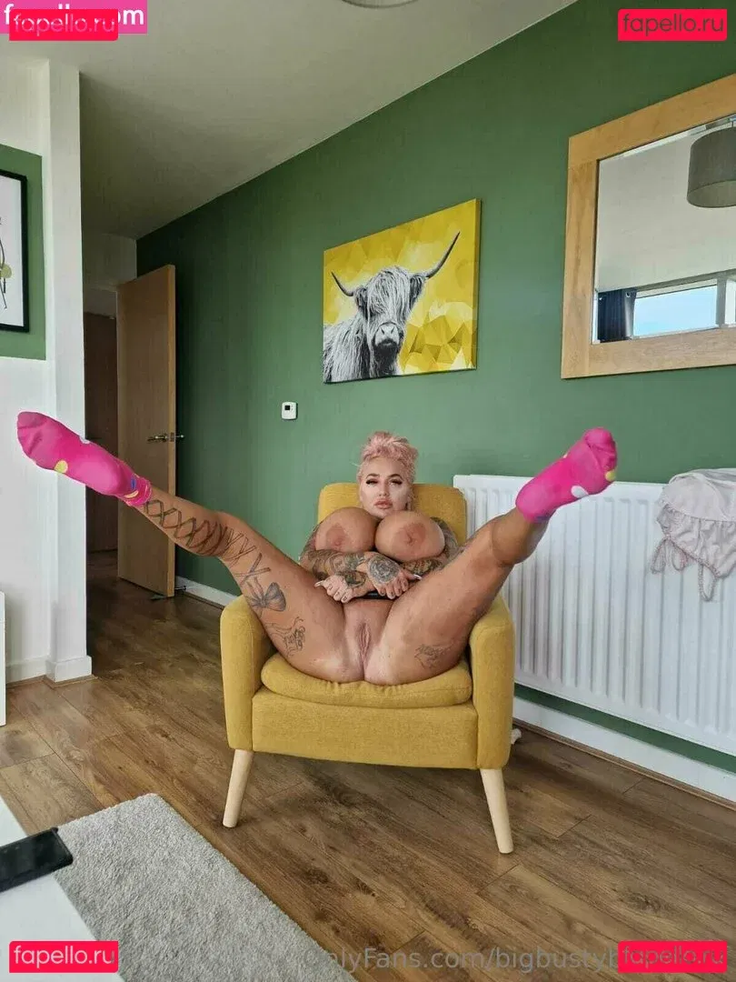 bigbustyblondeuk Onlyfans Photo Gallery 