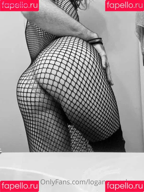 Logan Cakes Onlyfans Photo Gallery 