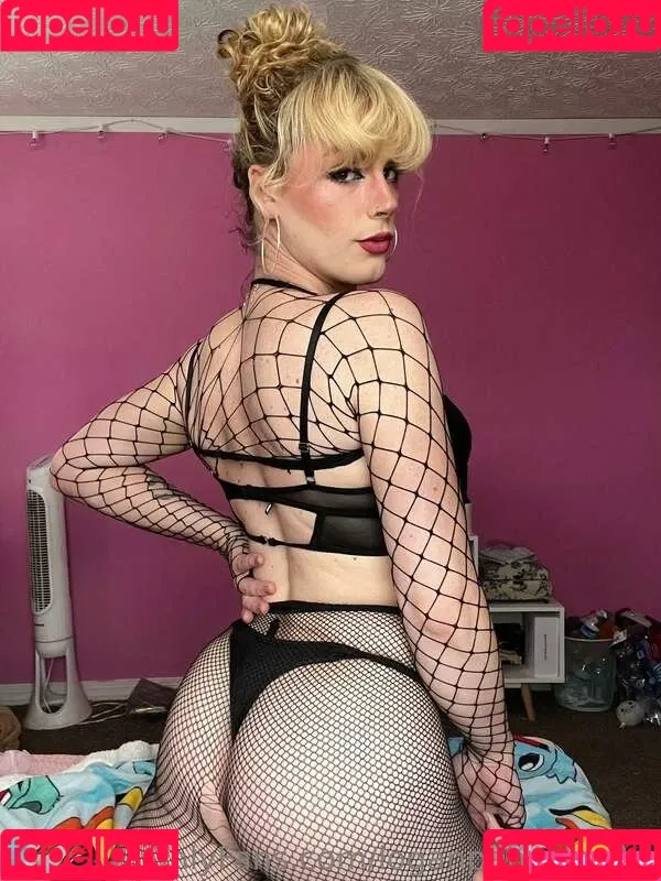 Logan Cakes Onlyfans Photo Gallery 