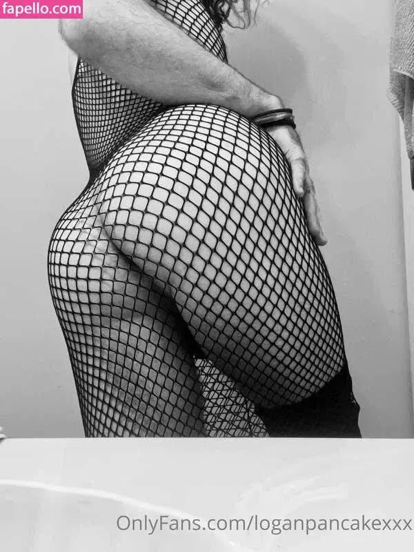 Logan Cakes Onlyfans Photo Gallery 