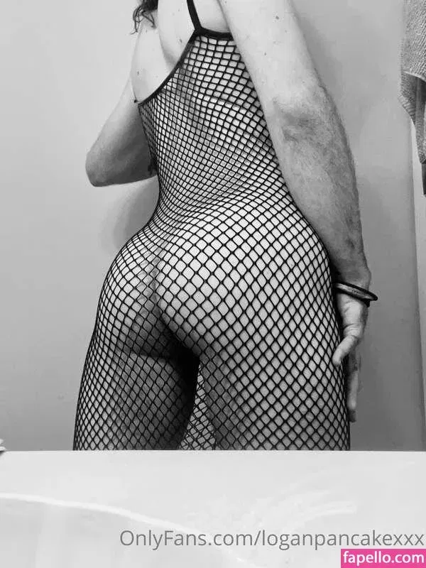 Logan Cakes Onlyfans Photo Gallery 