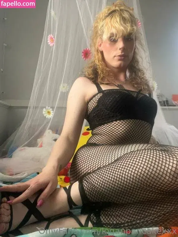 Logan Cakes Onlyfans Photo Gallery 