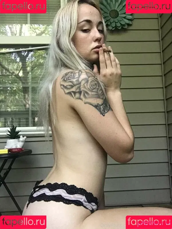 LolaxPeach Onlyfans Photo Gallery 