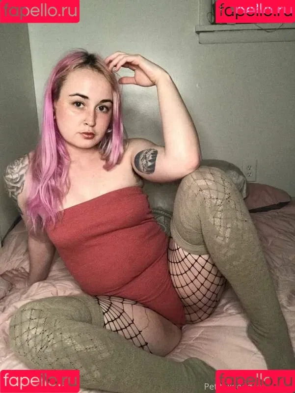 LolaxPeach Onlyfans Photo Gallery 