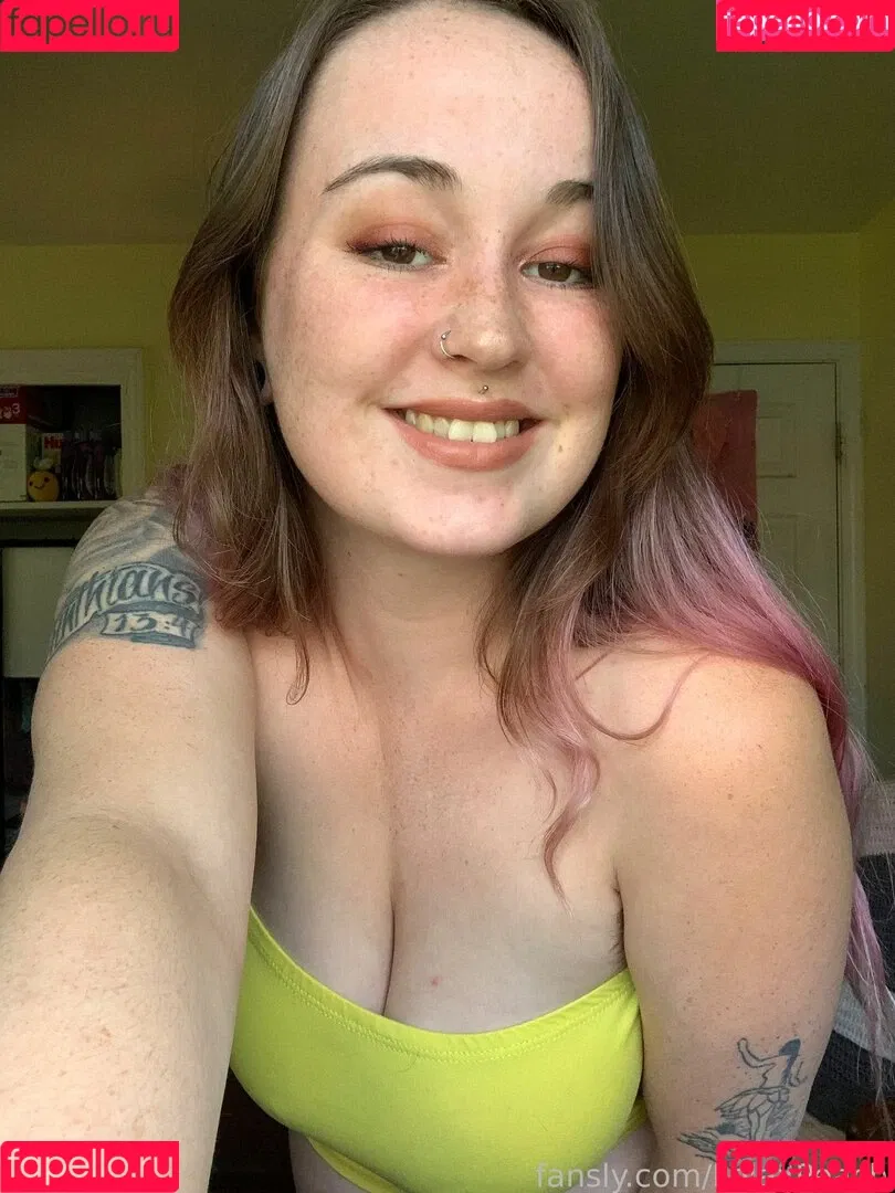 LolaxPeach Onlyfans Photo Gallery 